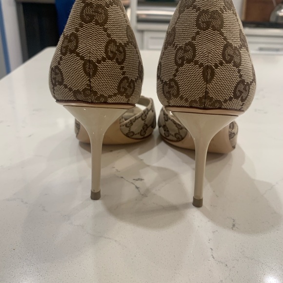 8.5 B Gently used. Vintage Authentic Gucci open toe heels. - Picture 4 of 10